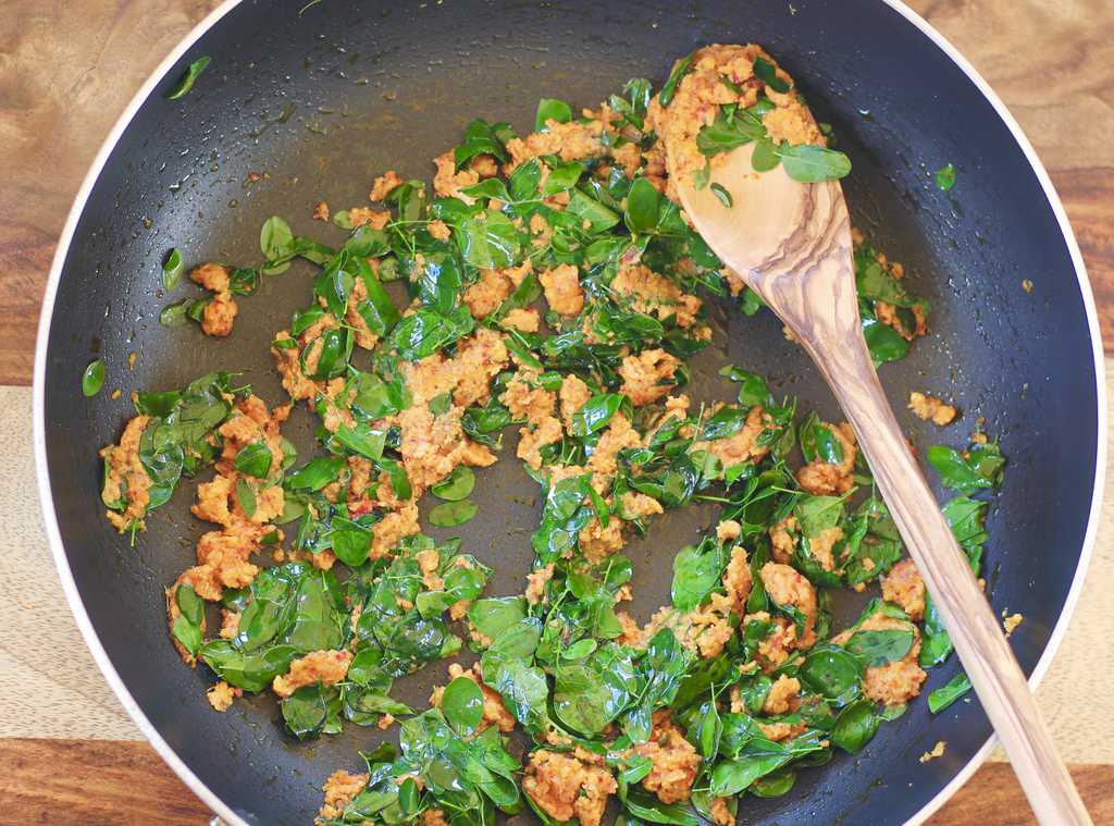 masala paste mixed with drumstick leaves 
