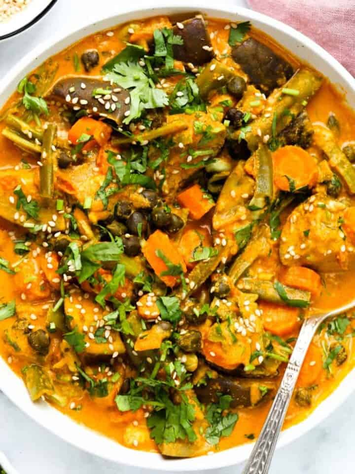 Bhogi chi bhaji served in a white bowl