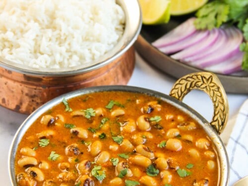 Black eyed peas curry with roti and rice