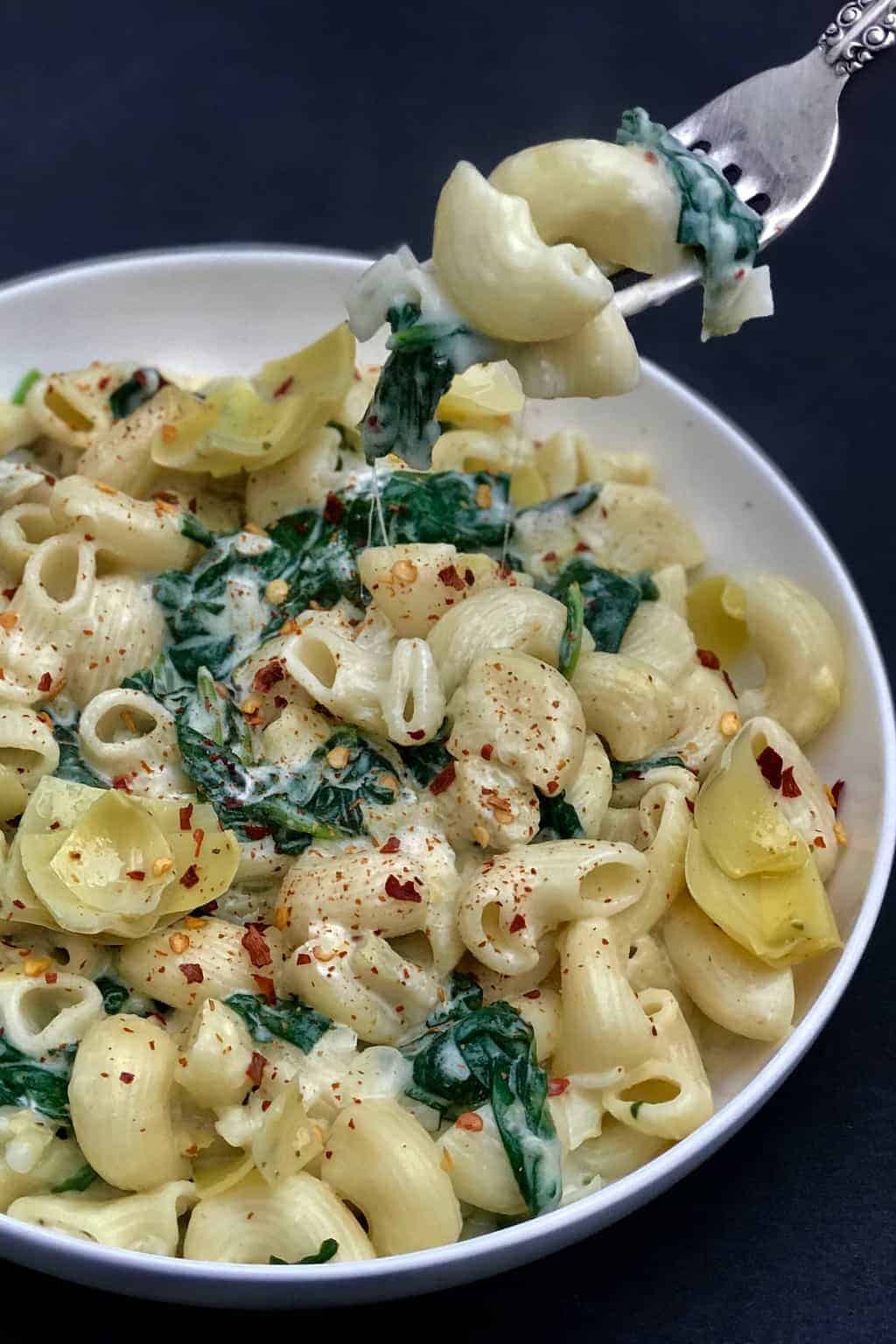 spinach artichoke macaroni and cheese