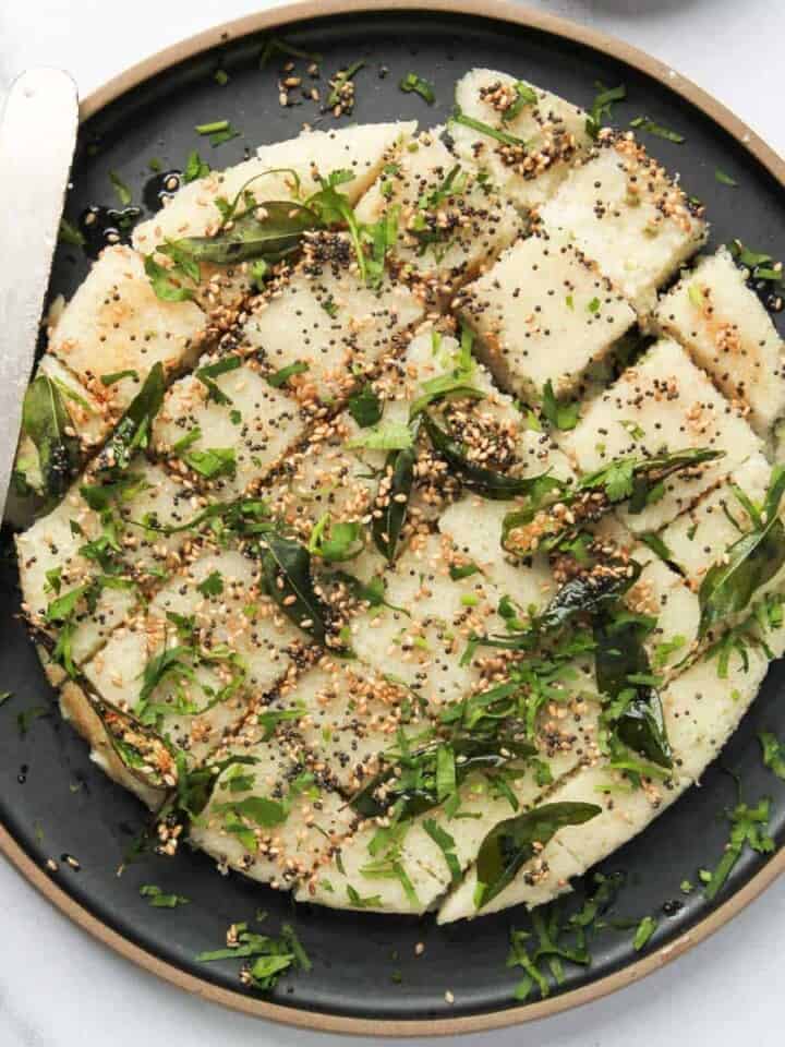 rava dhokla in a black platter