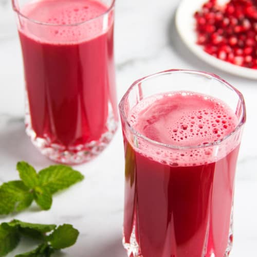 pomegranate juice in 2 glasses