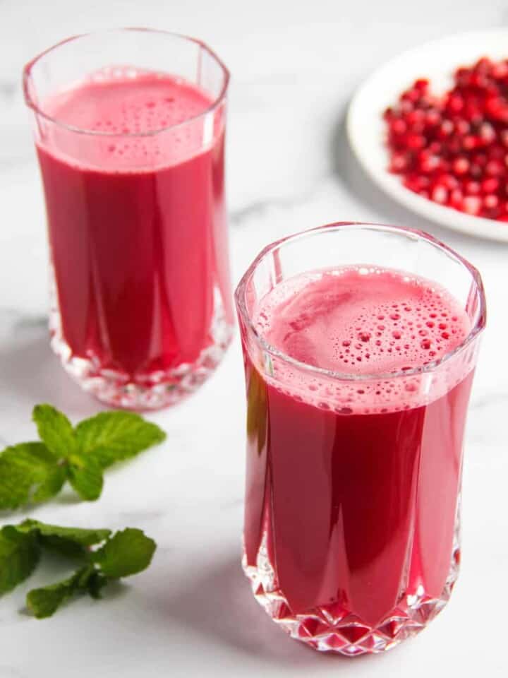 pomegranate juice in 2 glasses