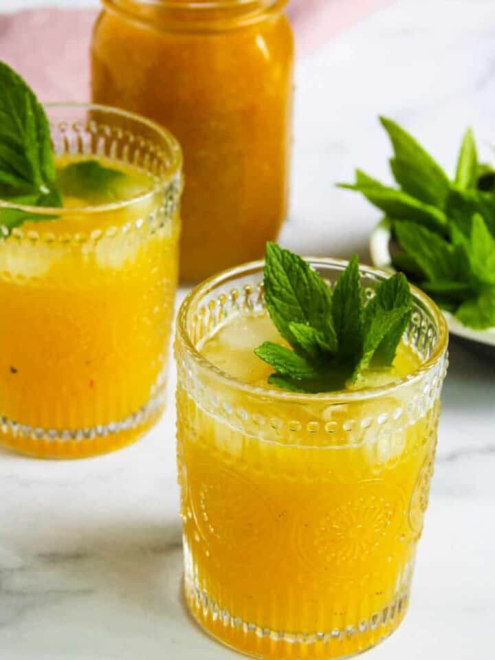 aam panna served in two glass cups