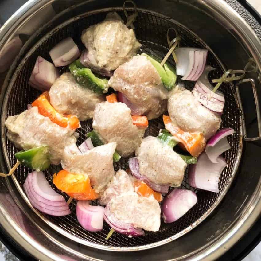 marinated chicken kebobs in crisp lid basket 