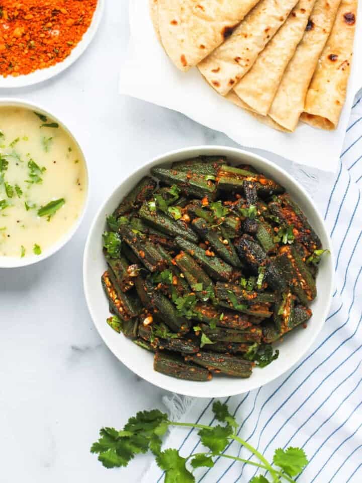 stuffed okra served with roti's