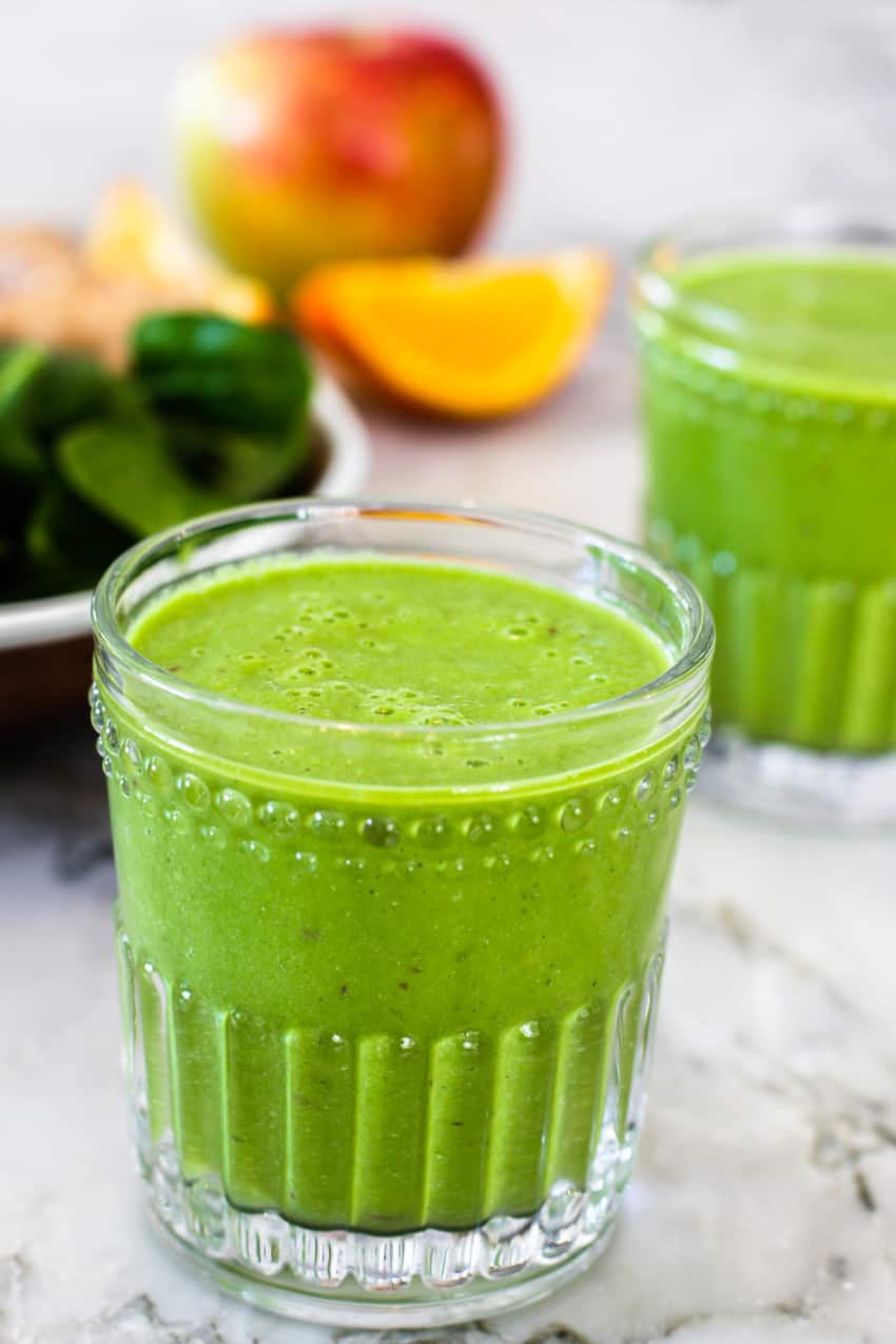 detox green smoothie in a cup 