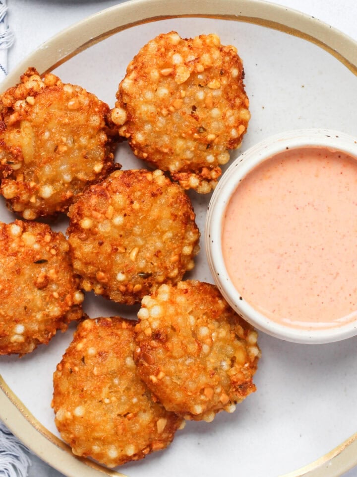 sabudana vada served with peanut chutney