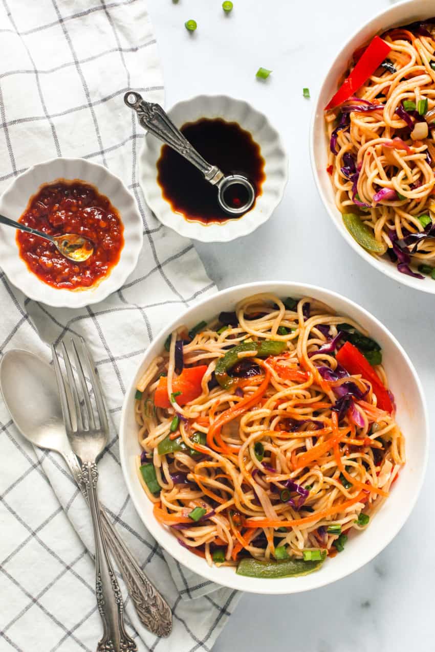 hakka noodles served with sauces 