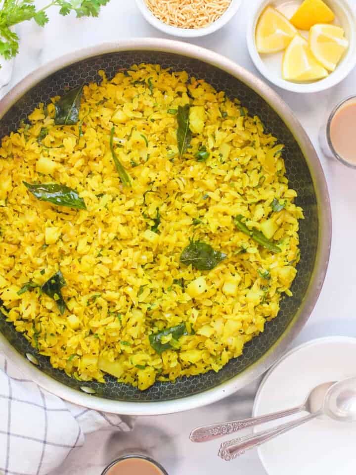 kanda poha in a pan