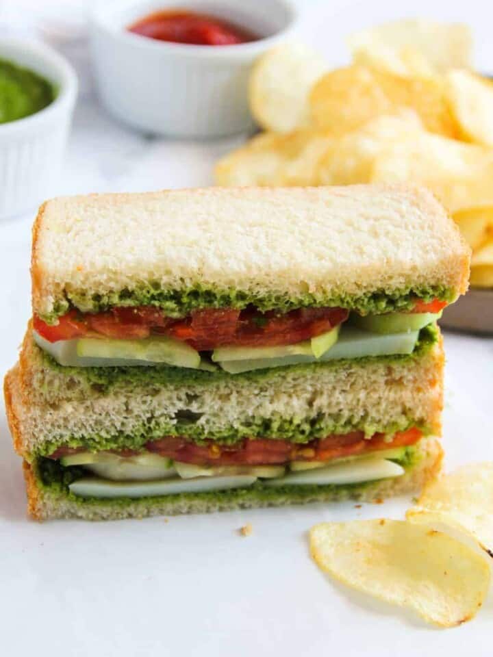 chutney sandwich with chips