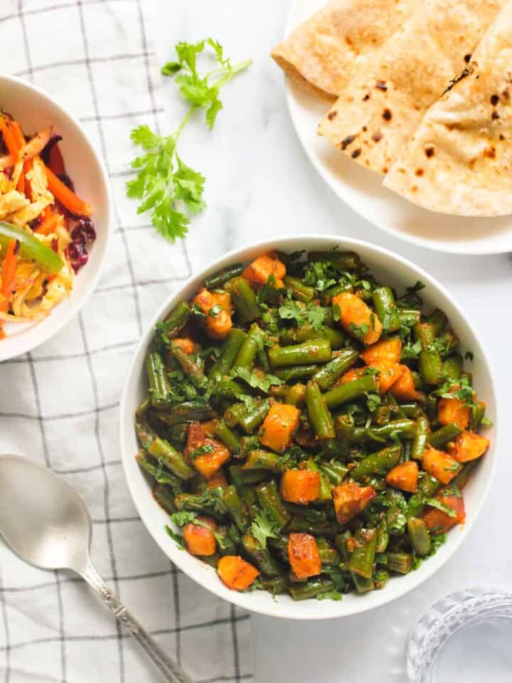 green bean curry with rotis
