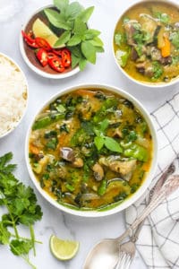 Thai green curry served in 2 bowls