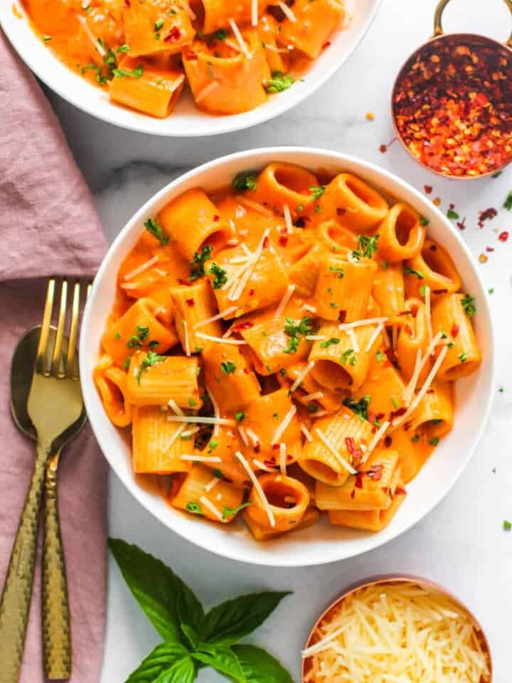 Penne Alla Vodka in 2 white bowls