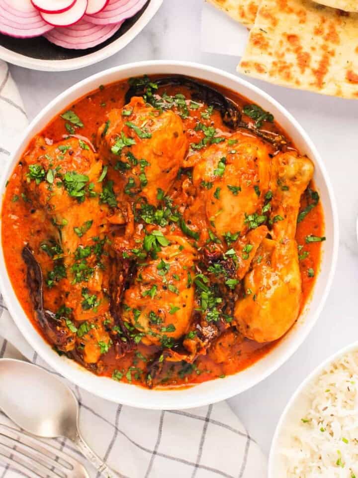 achaari chicken curry with rice & naan