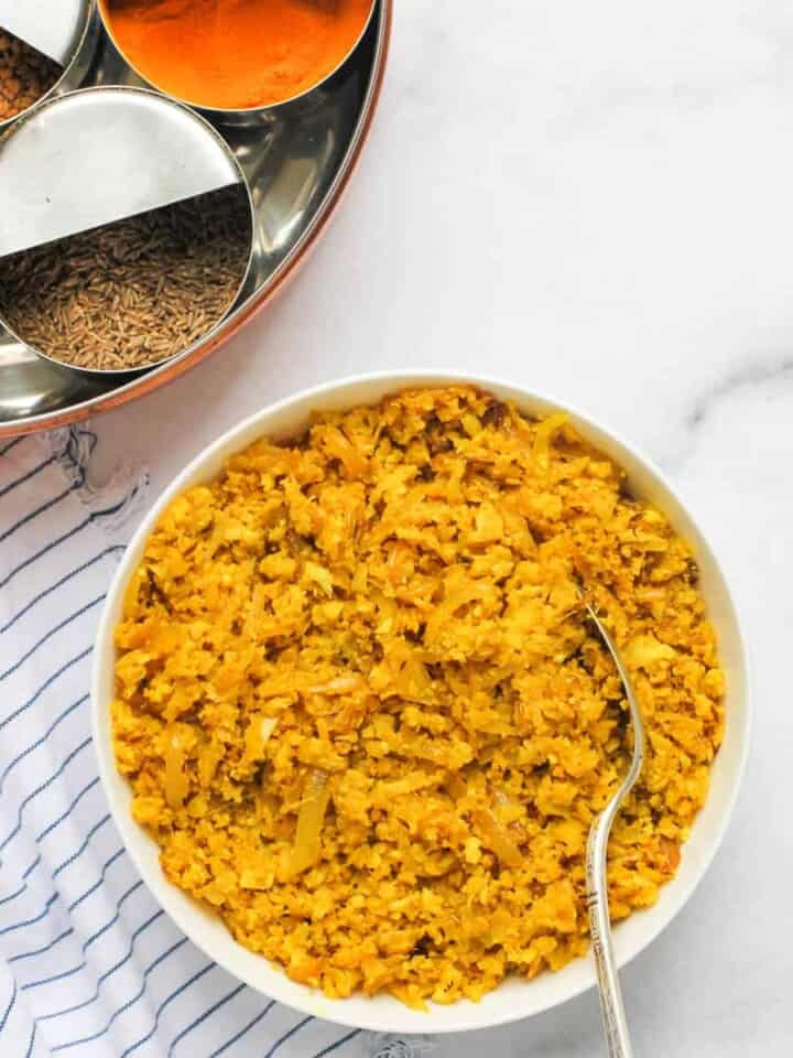 turmeric and cumin caulifower rice next to spice box