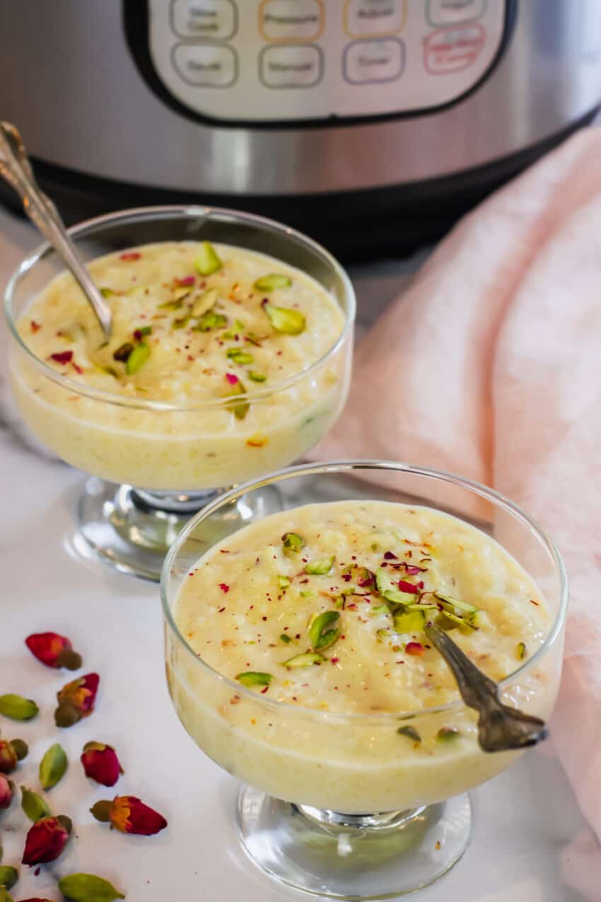 rice kheer in 2 glass bowls