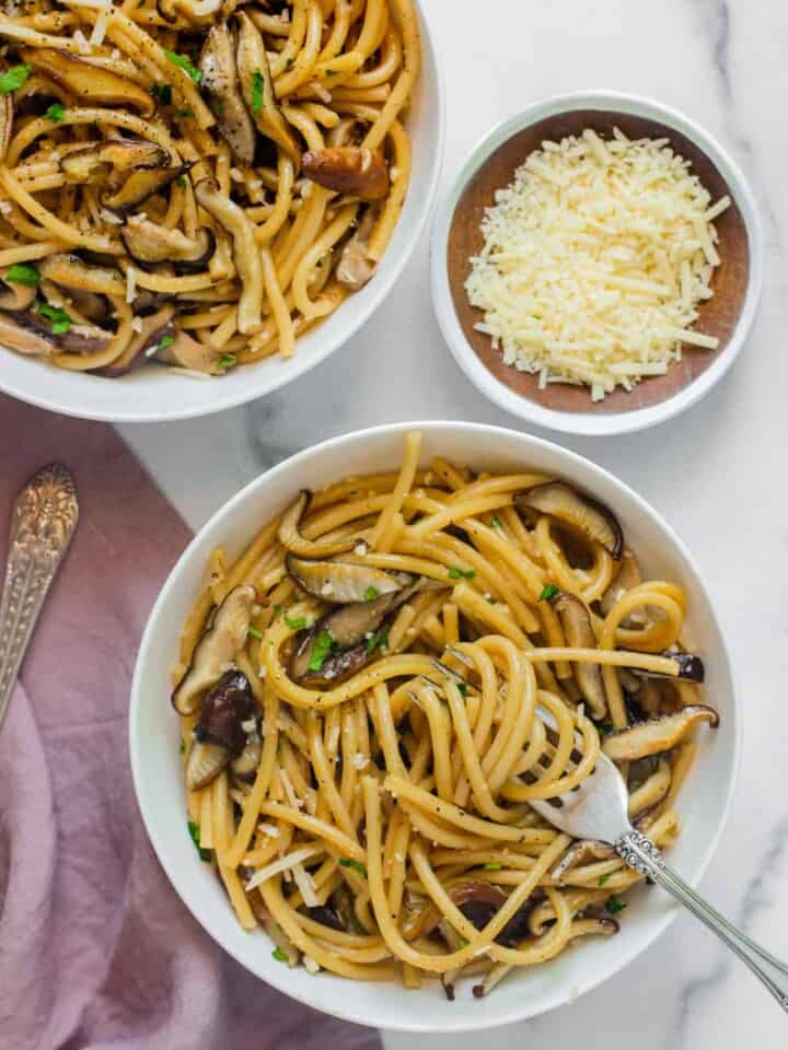 spaghetti with shiitake mushrooms