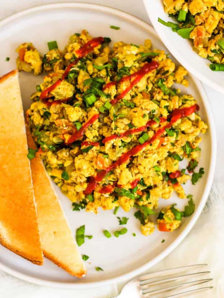 Egg Bhurji served with bread
