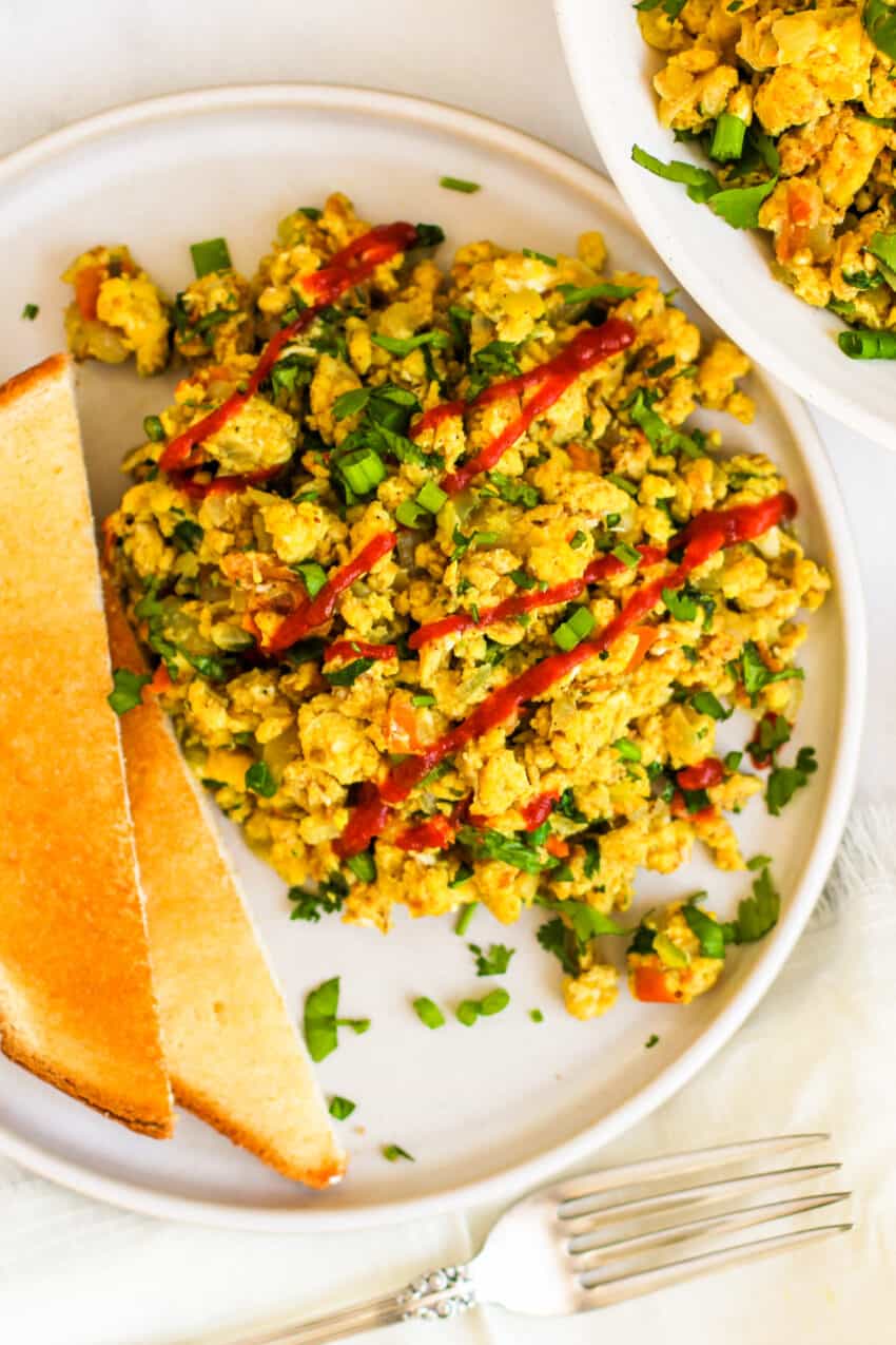 egg bhurji served with hot sauce and toast