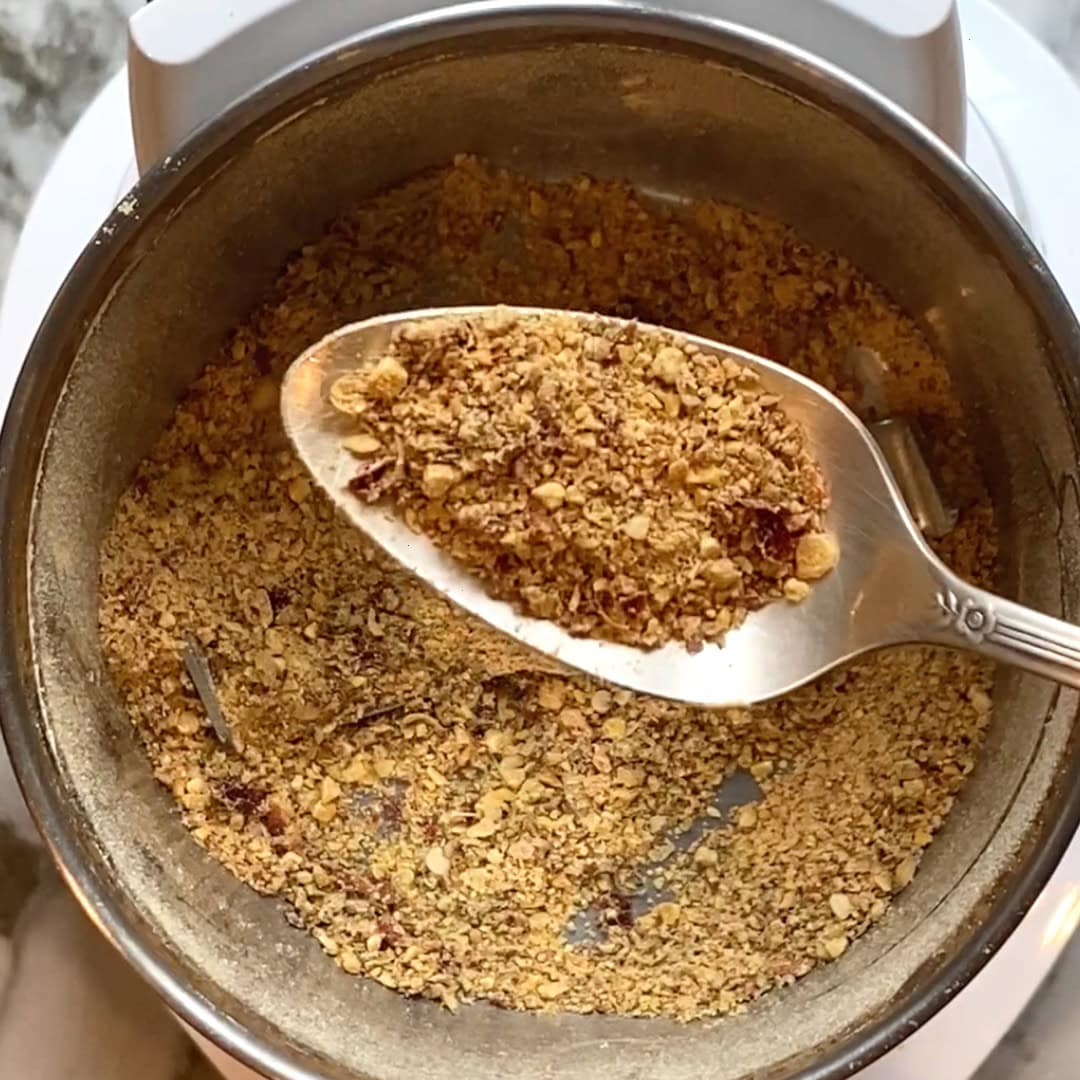 ground podi powder in grinder jar.