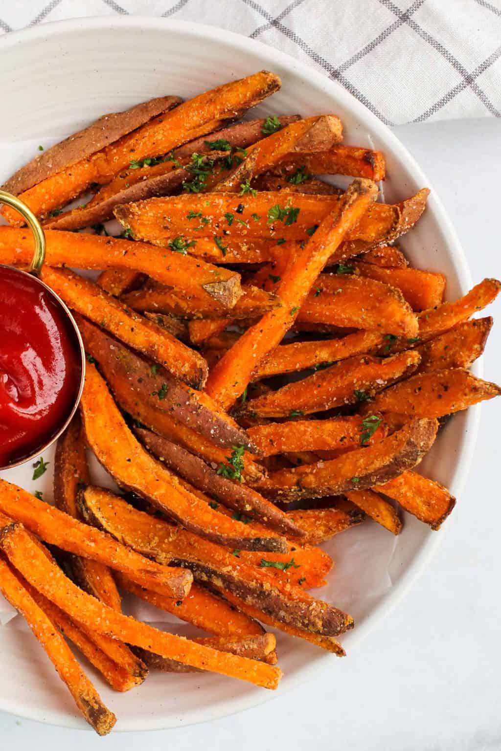 Crispy Air Fryer Sweet Potato Fries with a Spicy Kick