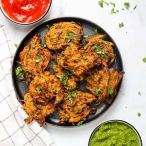 onion pakoras served with ketchup and chutney