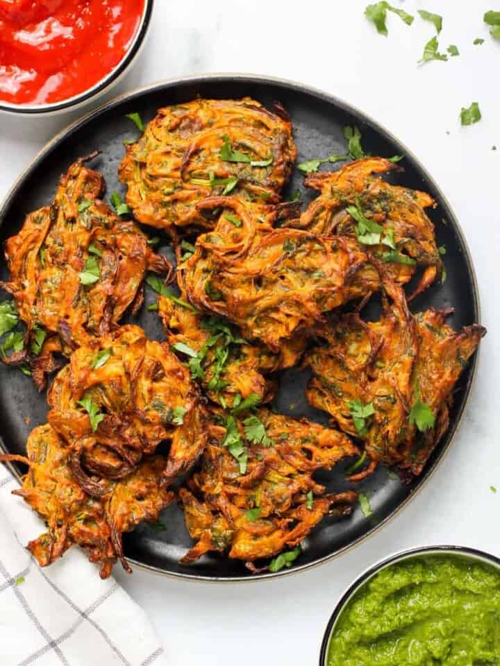 onion pakoras served with ketchup and chutney