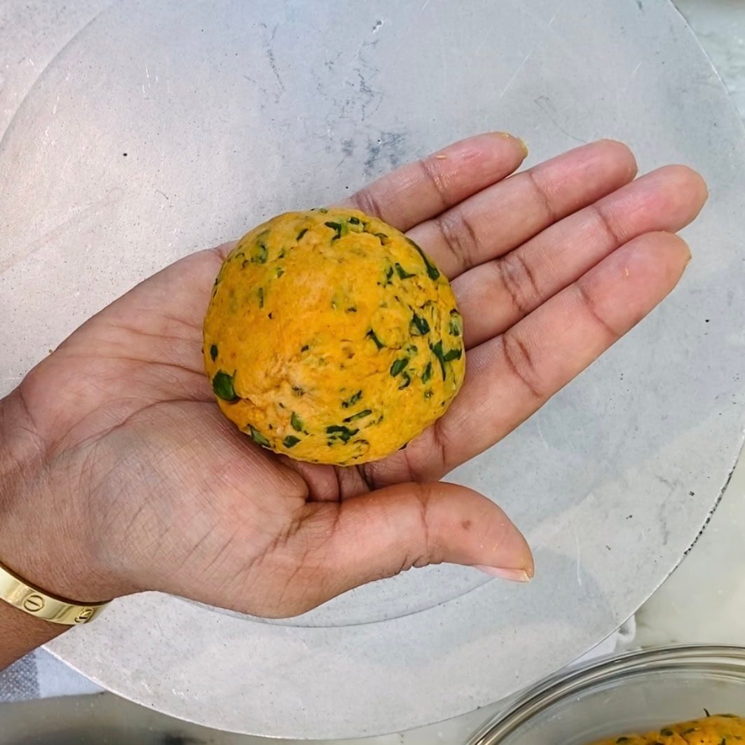 methi thepla dough individual ball for rolling 