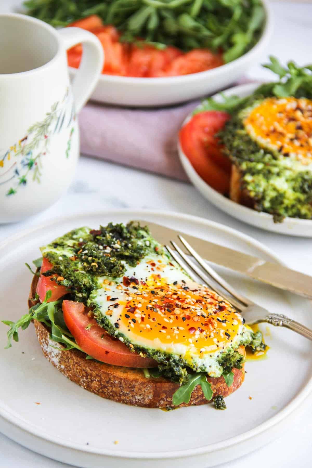 https://ministryofcurry.com/wp-content/uploads/2022/04/Tik-Tok-Pesto-Eggs_.jpg