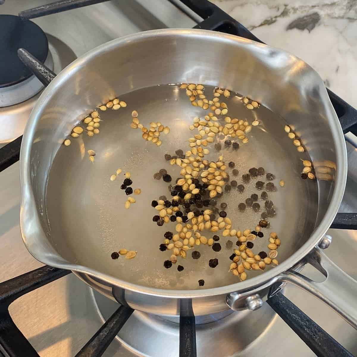 vinegar brine with coriander seeds and black pepper 