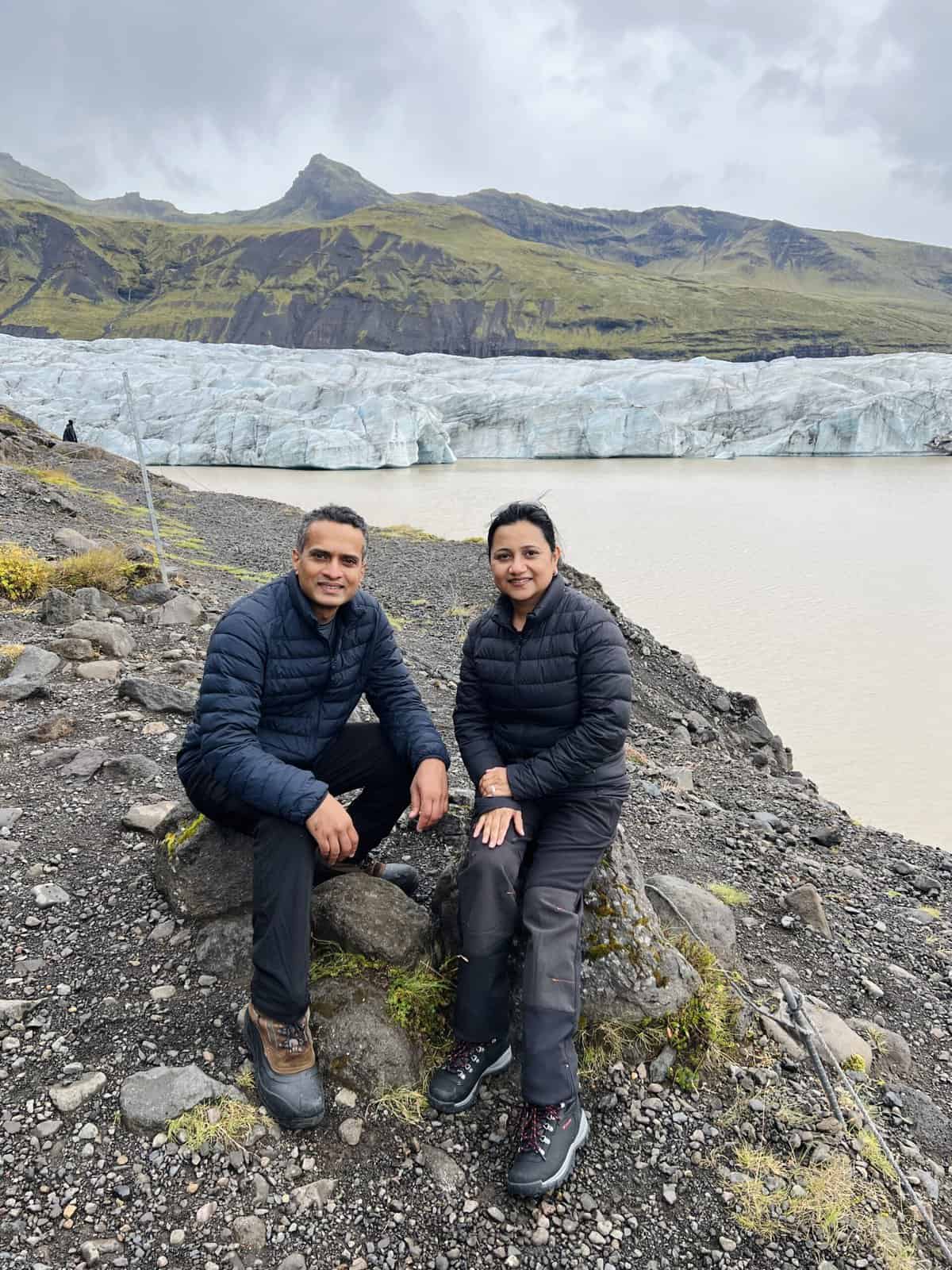 Photo in front of  Svinafellsjokull glacier 
