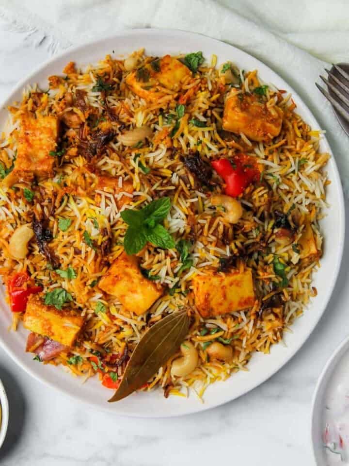 paneer biryani servedin a platter