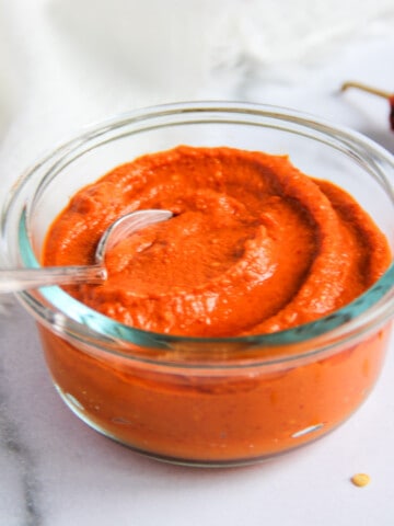red dosa chutney in a glass bowl