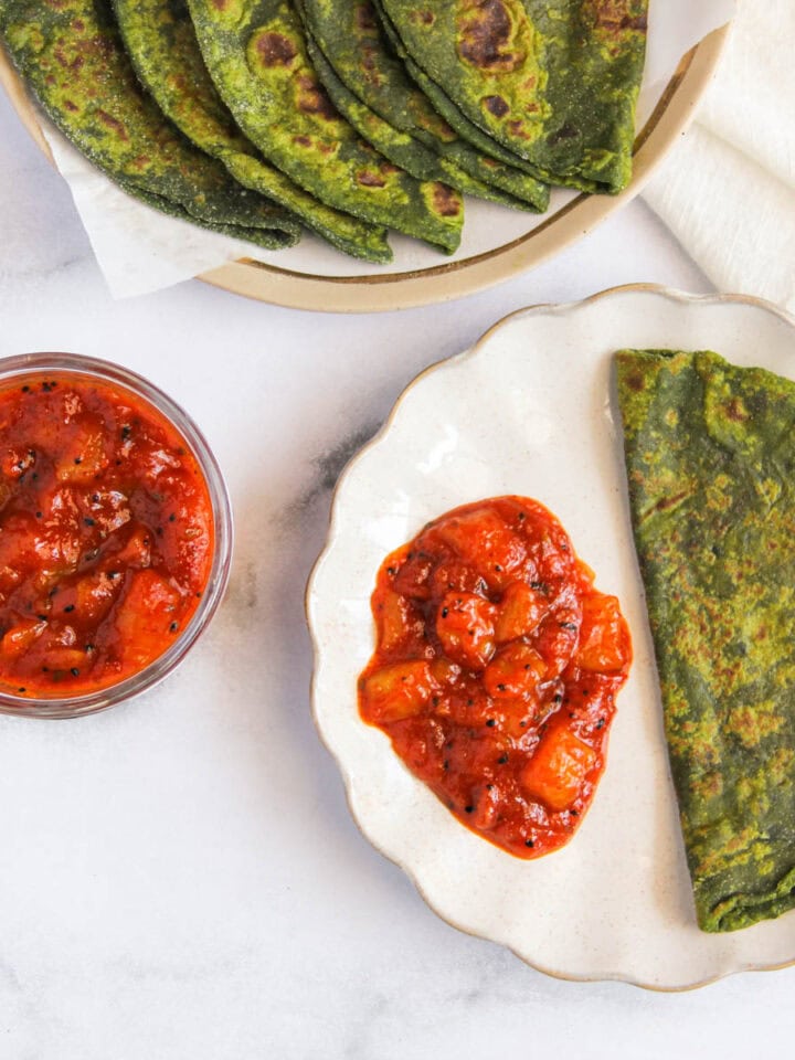 mango chutney served with palak thepla