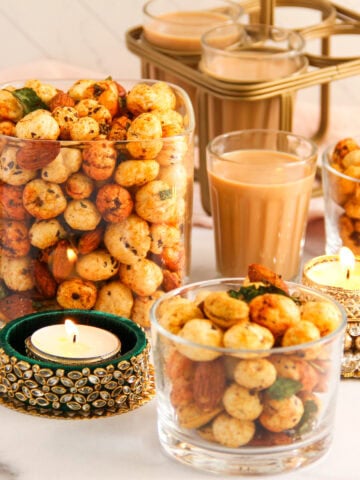 makhana chivda in glass jars